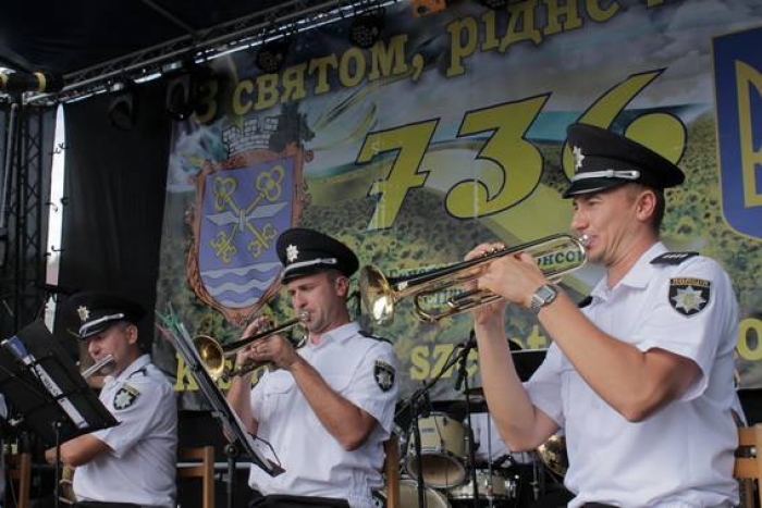 Оркестр Закарпатської поліції відкривав святковий концерт до Дня Чопа