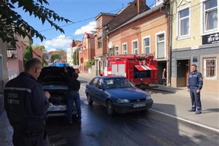 "Шеррі Амулет" палав посеред вулиці у столиці Закарпатті