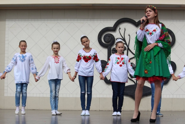 Ужгородські учні сьогодні танцювали та співали!