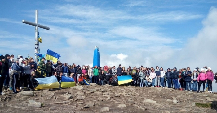 Молодь з УжНУ вже вкотре підкорила найвищу вершину Українських Карпат