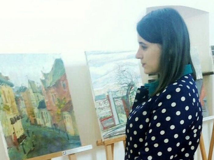 Закарпатські студенти продовжують пізнавати світ мистецтва, відвідуючи художні виставки в Ужгороді