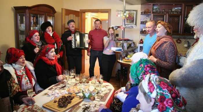 Міський голова Богдан Андріїв із родиною гостинно зустрів ужгородських колядників 