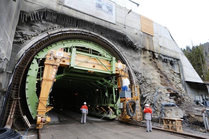 «Укрзалізниця» анонсувала рух потягів Бескидським тунелем