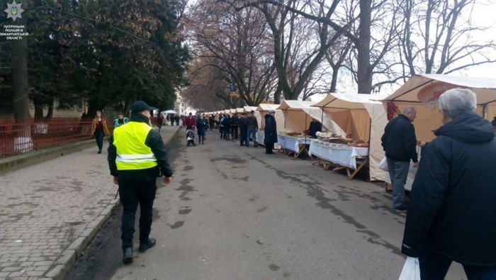 Патрульні забезпечують охорону громадського порядку в Ужгороді на "Василля"