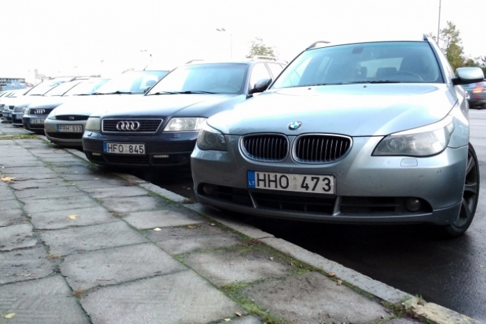 Народні депутати запропонували активістам вирішити проблему автомобілів з іноземною реєстрацією за прикладом Молдови