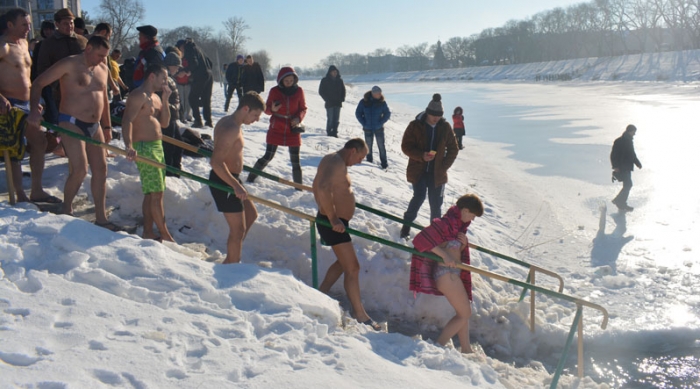 Водохреща: де в Ужгороді дозволено купатися та як це правильно робити