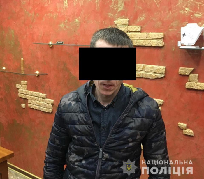 Торговця небезпечним наркотиком взяли "на гарячому" в Ужгороді