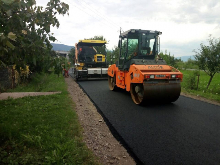 Дорогу до кордону з Румунією ремонтують на Хустщині