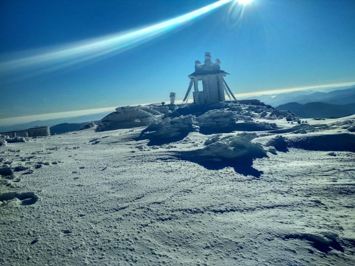 Неземні пейзажі: на Закарпатті на горі Піп Іван замело снігом обсерваторію