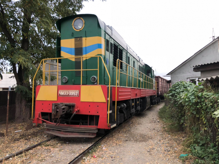 Товарний поїзд, який зійшов з колії в Ужгороді, виїхав із мікрорайону "Радванка"