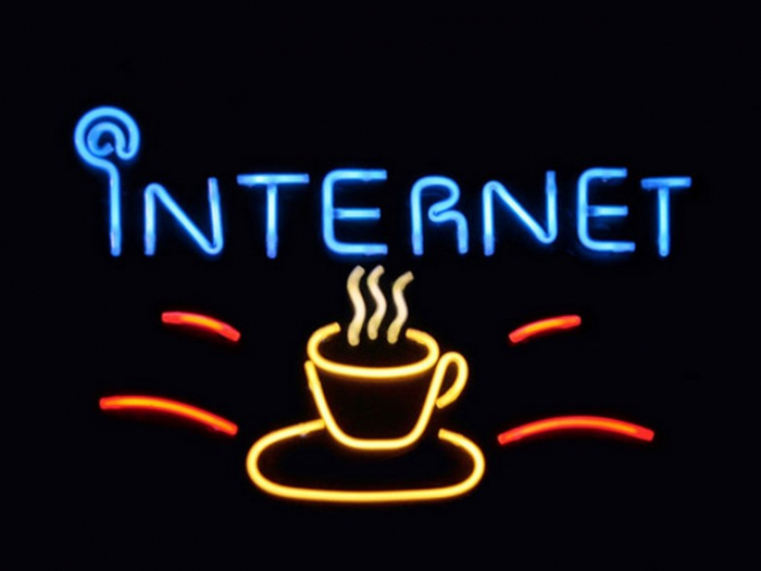 Поки дівчина розважалася в Інтернет-кафе в Хусті, крадій "ловив момент"