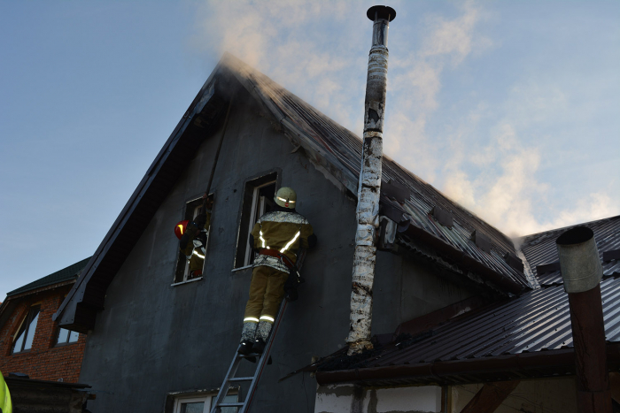 В Ужгороді пожежники врятували приватний будинок від знищення вогнем