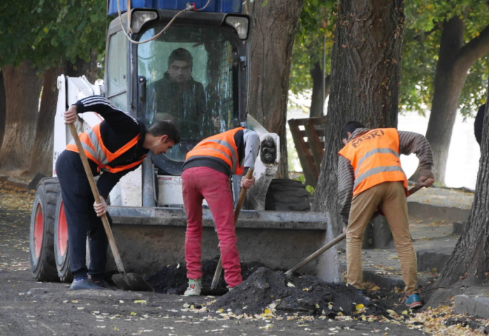Набережну Незалежності в Ужгороді продовжують готувати до капітального ремонту 