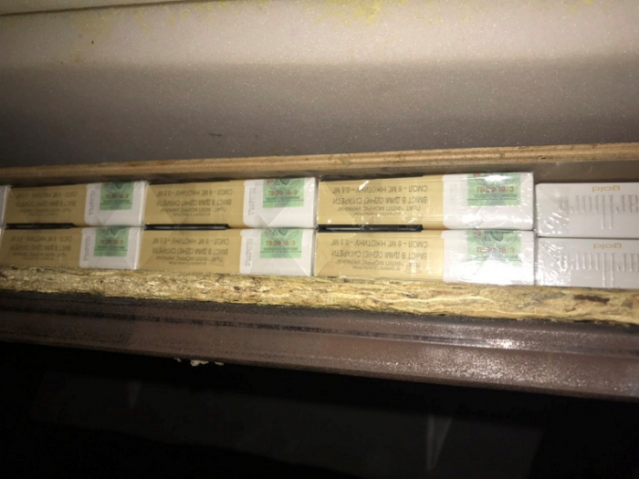 Українець у спеціальному сховку свого "мікрика" намагався вивезти в Угорщину кількасот пачок контрабандного курива