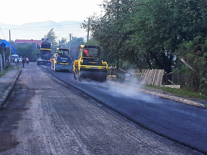 Шляховики з Туреччини капітально ремонтують важливу дорогу обласного значення на Закарпатті