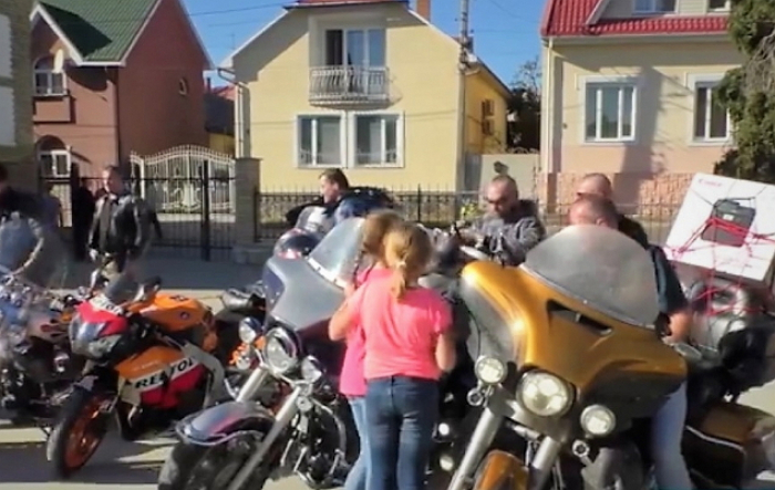 Ноути — не останні подарунки для ужгородських учнів від словацьких мотоциклістів!
