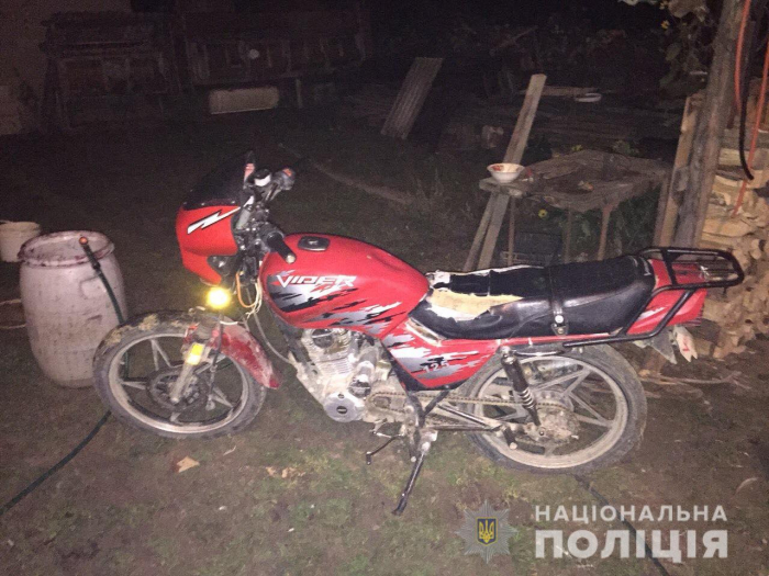Крадій мотоцикла на Тячівщині і не накатався, і має проблеми з поліцією