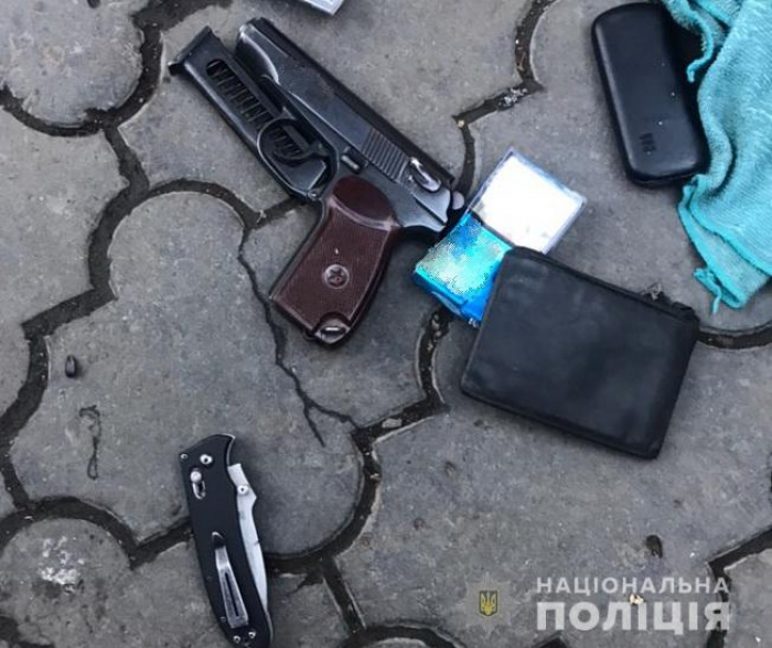 Житель Ужгорода увірвався в "обмінник", вимахуючи пістолетом!