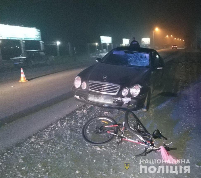 Смертельна ДТП на Виноградівщині: під колесами мерседеса загинула велосипедистка