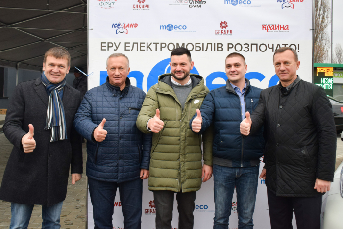 В Ужгороді відкрили перший у краї салон електромобілів і запустили екологічне таксі (ФОТО)