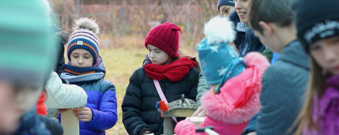 «Нагодуй птахів взимку»: ужгородські лісівники розпочали щорічну акцію