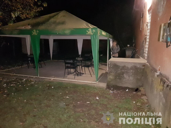 "Відпочинок" в барі на Рахівщині: 22-річний мешканець району зарізав односельчанина