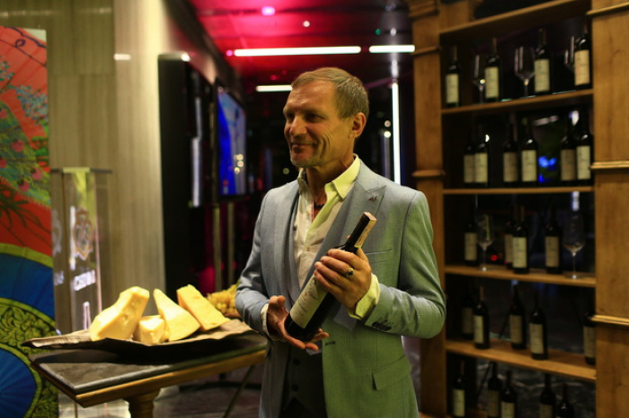 Закарпатський винороб Олег Скрипка вишукано презентував "новоспечені" вина у столиці (ФОТО)