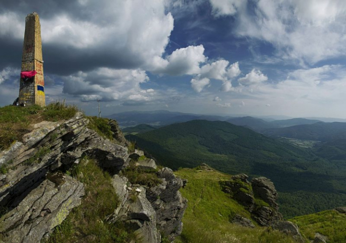 Аби побачити цю гору, на Закарпаття їдуть туристи з усіх куточків України та мандрівники з інших країн