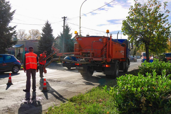В Ужгороді провели поточний ремонт вулиць Минайської та Митної (ФОТО)