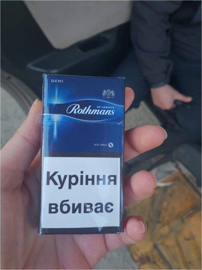 Чергова контрабанда: українець намагався вивезти 700 пачок сигарет
