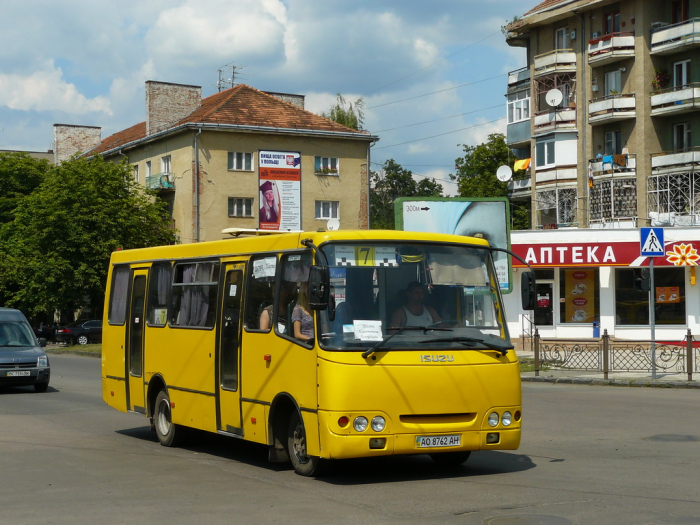 Чому нові автобуси не поставили на найпопулярніші маршрути Ужгорода?