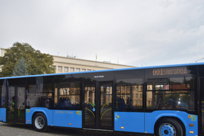 Нові автобуси в Ужгороді курсують уже місяць: чи справдились очікування?