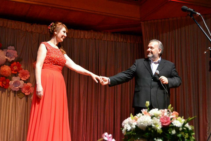 «Happy New Year»: в Закарпатській обласній філармонії пропонують надихнутися святковою атмосферою