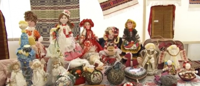 Новорічно-різдвяний ярмарок триває в Закарпатському музеї народної архітектури та побуту
