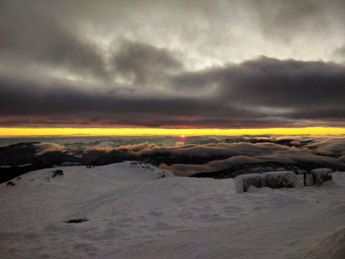 Закарпатський світанок вражає: мережу підкорює фото, зроблене на горі Піп Іван