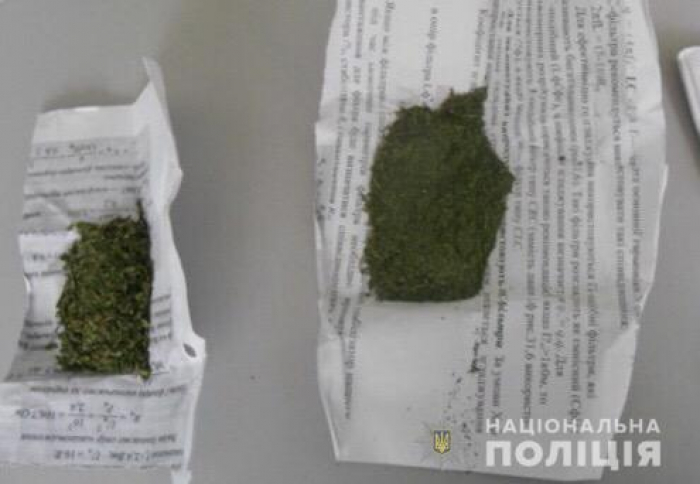 Поліціянти затримали на Воловеччині любителя марихуани
