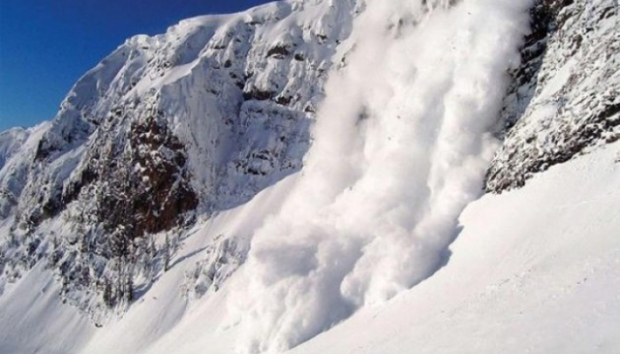 У горах Закарпаття на два дні оголосили сніголовинну небезпеку