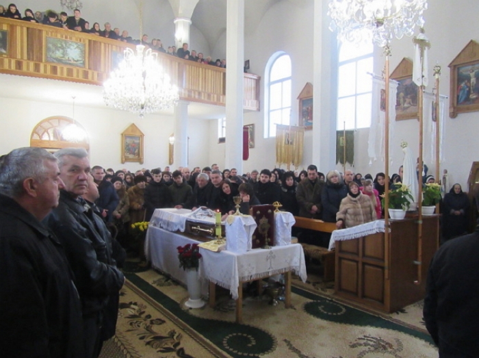 Загиблому в ДТП священику Василю Довганичу віддали останню шану в Закарпатті
