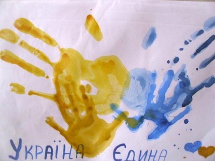 Луганські діти презентуються власними картинами в Ужгороді