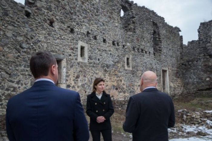 Марині Порошенко презентували проект реставрації Невицького замку 
