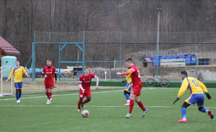 МФА U-19 грає спаринг зі словацьким клубом, а ужгородський  СДЮСШОР U-16 готується до матчу плей-офф  з львівськими «Карпатами»