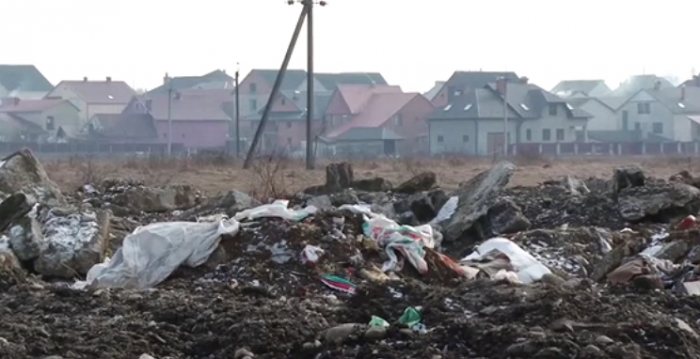 Що робити зі сміттям, якщо місцева громада проти будівництва заводу з його переробки?