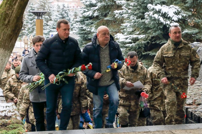 В Ужгороді вшанували бійців, які боронили Дебальцеве