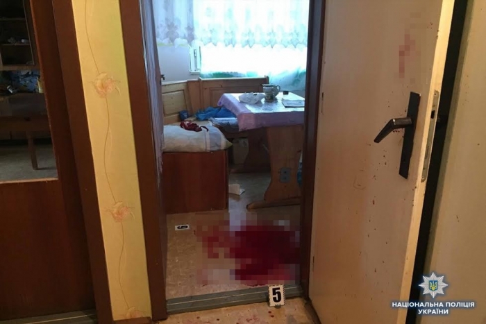 В Ужгороді дівчина-підліток напала з ножем на рідну тітку — жінка в реанімації