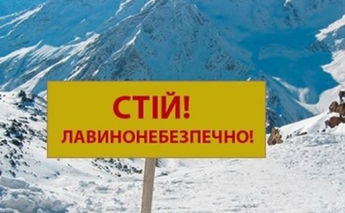У горах Закарпаття через снігопади й хуртовини зберігається висока лавинна небезпека