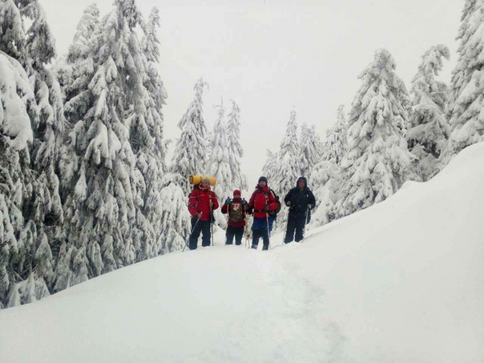 На Рахівщині рятувальники чотири години шукали трьох заблукалих в горах туристів
