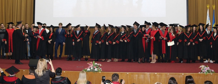 Близько 150 магістрів-випускників економічного факультету УжНУ отримали дипломи