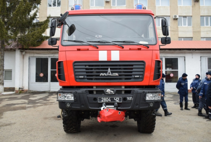 Ужгородські рятувальники отримали нову сучасну пожежну машину
