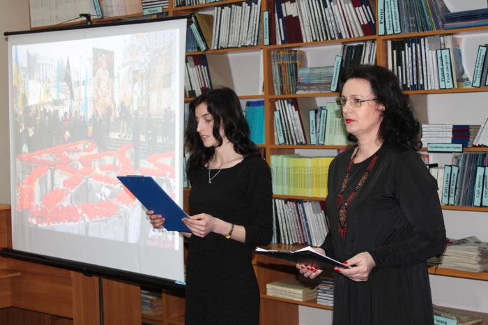 Спогадами з Майдану й відчуттями в "тилу" ділилися в обласній бібліотеці в Ужгороді 