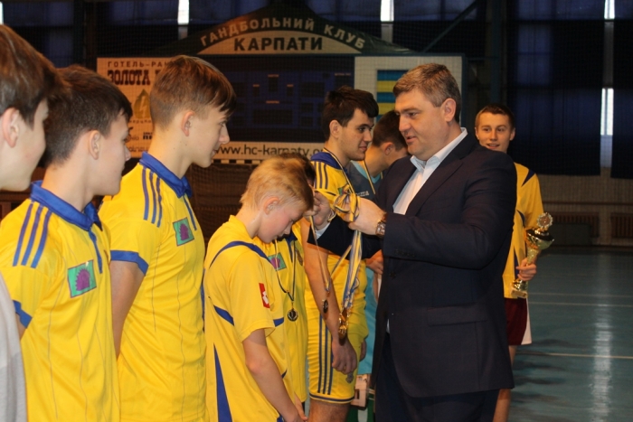 В Ужгороді перший відбірковий етап «Football for kids» виграли діти поліціянтів